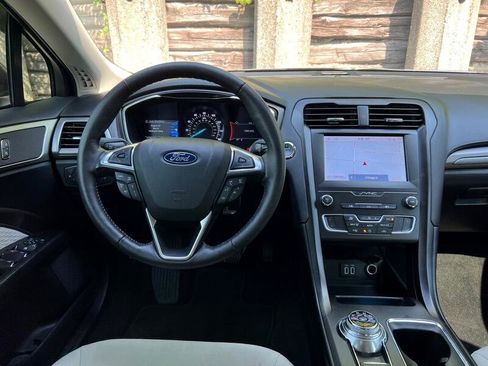 Used 2020 Ford Fusion SE w/ Equipment Group 151A image 11