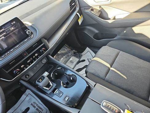 New 2026 Nissan Rogue SV FWD image 29
