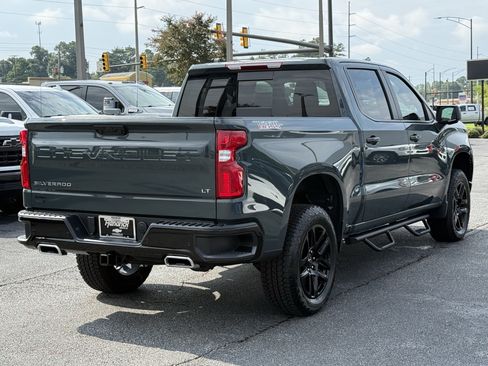 Used 2025 Chevrolet Silverado 1500 LT Trail Boss w/ Convenience Package II AWD/4WD image 12