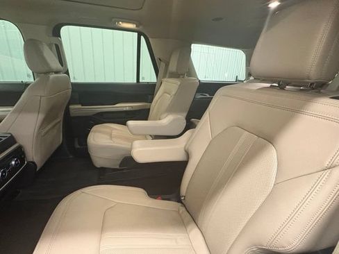 Used 2023 Ford Expedition Limited AWD/4WD image 12
