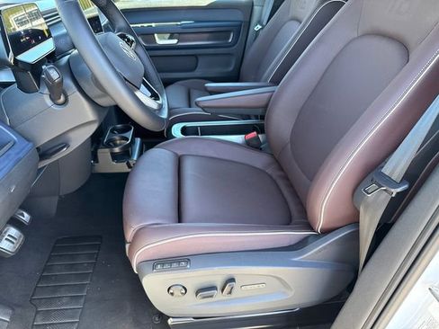 New 2025 Volkswagen ID. Buzz Pro S image 38