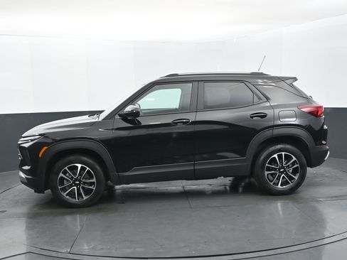 Used 2025 Chevrolet TrailBlazer LT w/ Driver Confidence Package image 2