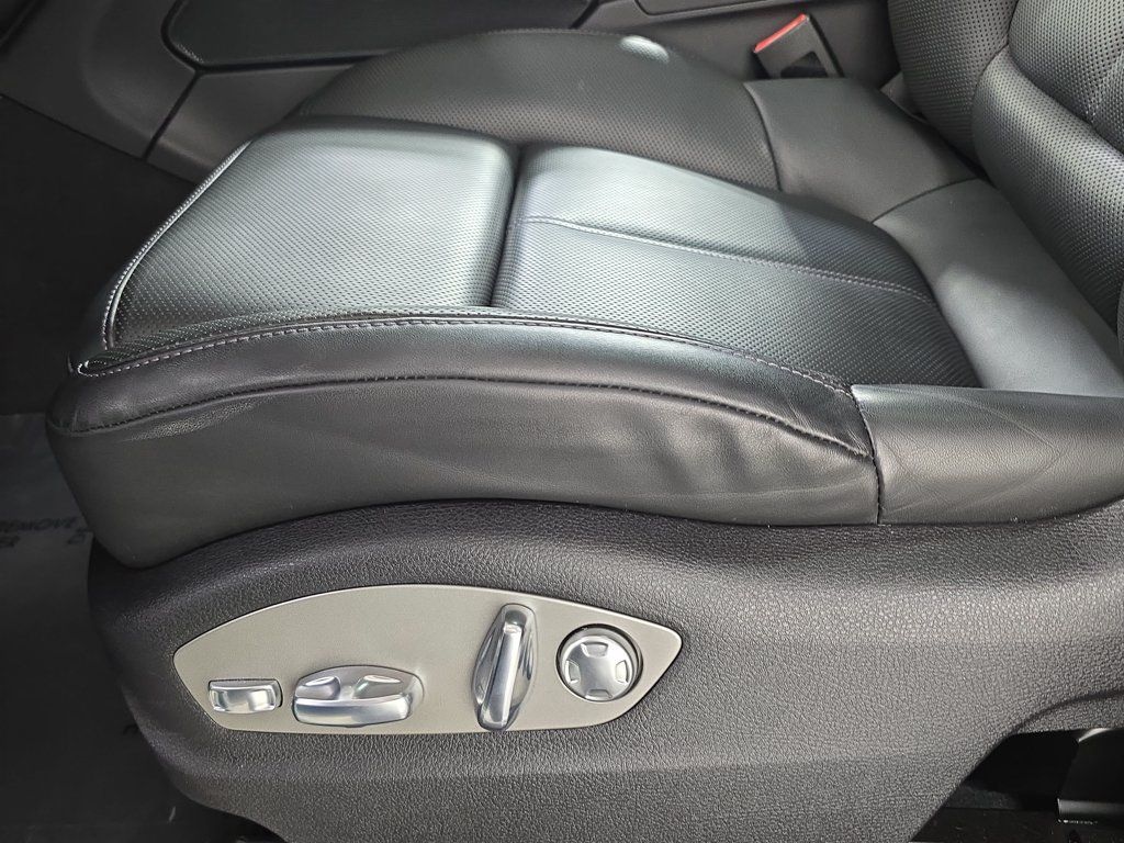 Certified 2026 Porsche Macan AWD/4WD image 23