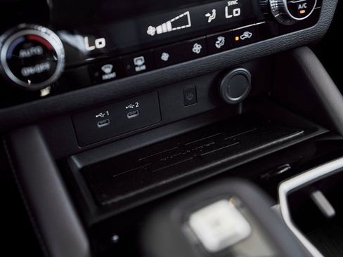 Used 2025 Mitsubishi Outlander SE image 46