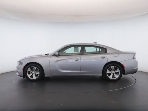 Used 2016 Dodge Charger SXT image 18