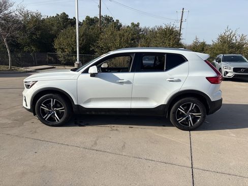 Certified 2025 Volvo XC40 B5 Core image 9