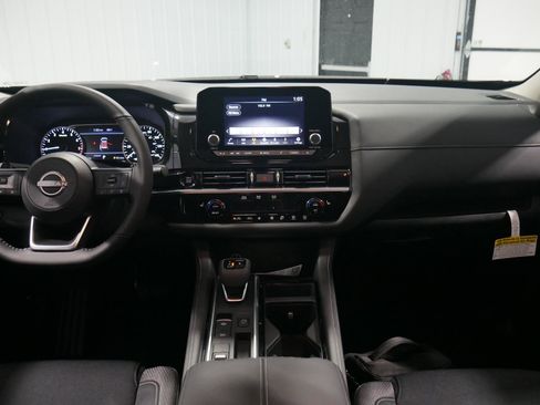 New 2025 Nissan Pathfinder SV image 20