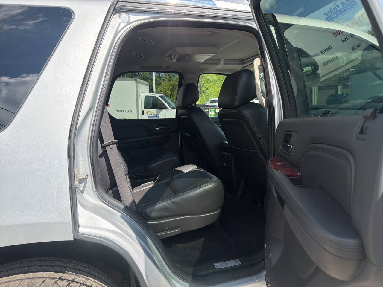 Used 2013 Cadillac Escalade Luxury AWD/4WD image 16