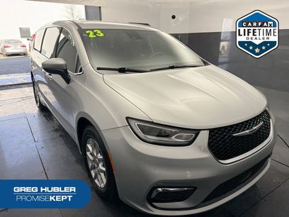 Used 2023 Chrysler Pacifica Touring