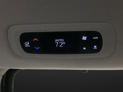 Used 2018 Chrysler Pacifica Touring-L image 34