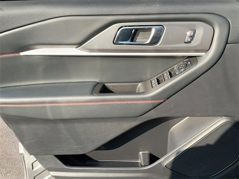 Used 2025 Ford Explorer ST-Line image 22