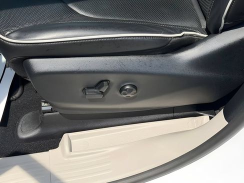 Used 2024 Chrysler Pacifica Limited FWD image 19