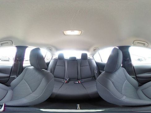 Used 2025 Toyota Corolla LE image 42