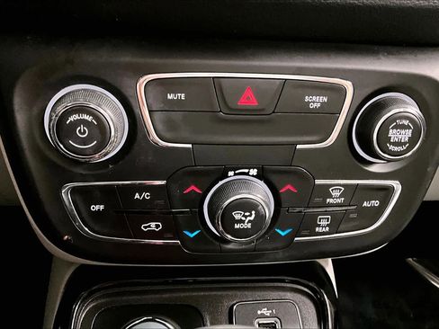 Used 2019 Jeep Compass Limited image 35