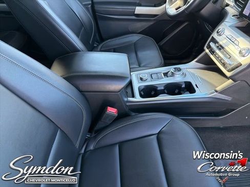 Used 2022 Ford Explorer XLT w/ Equipment Group 202A AWD/4WD image 24