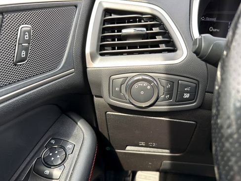 Used 2021 Ford Edge ST-Line AWD/4WD image 18