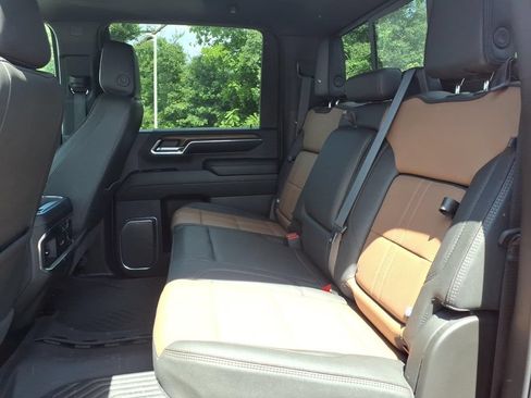 Used 2024 Chevrolet Silverado 2500 High Country w/ High Country Premium Package AWD/4WD image 13