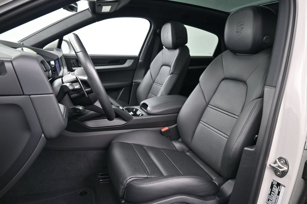 Certified 2026 Porsche Cayenne Coupe AWD/4WD image 5