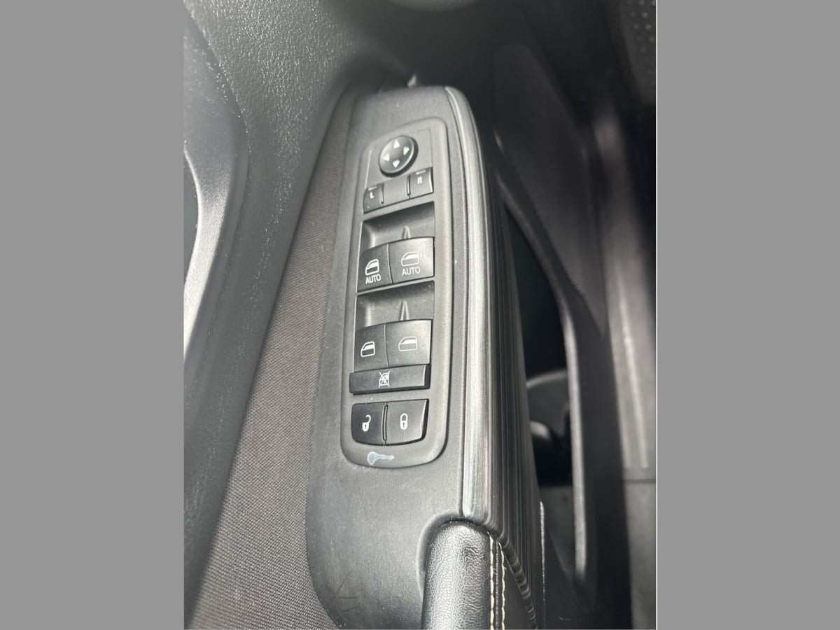 Used 2016 Jeep Cherokee Latitude w/ Safety/Convenience Group AWD/4WD image 44