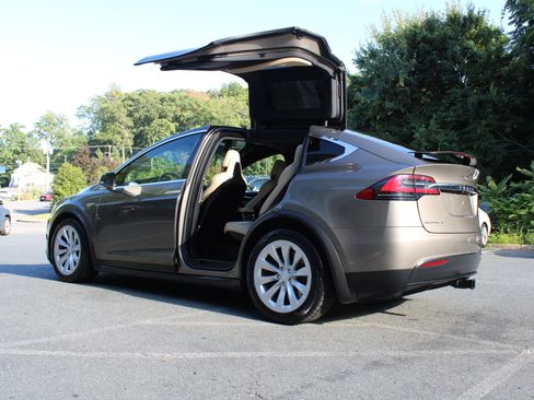 Used 2016 Tesla Model X 90D image 27
