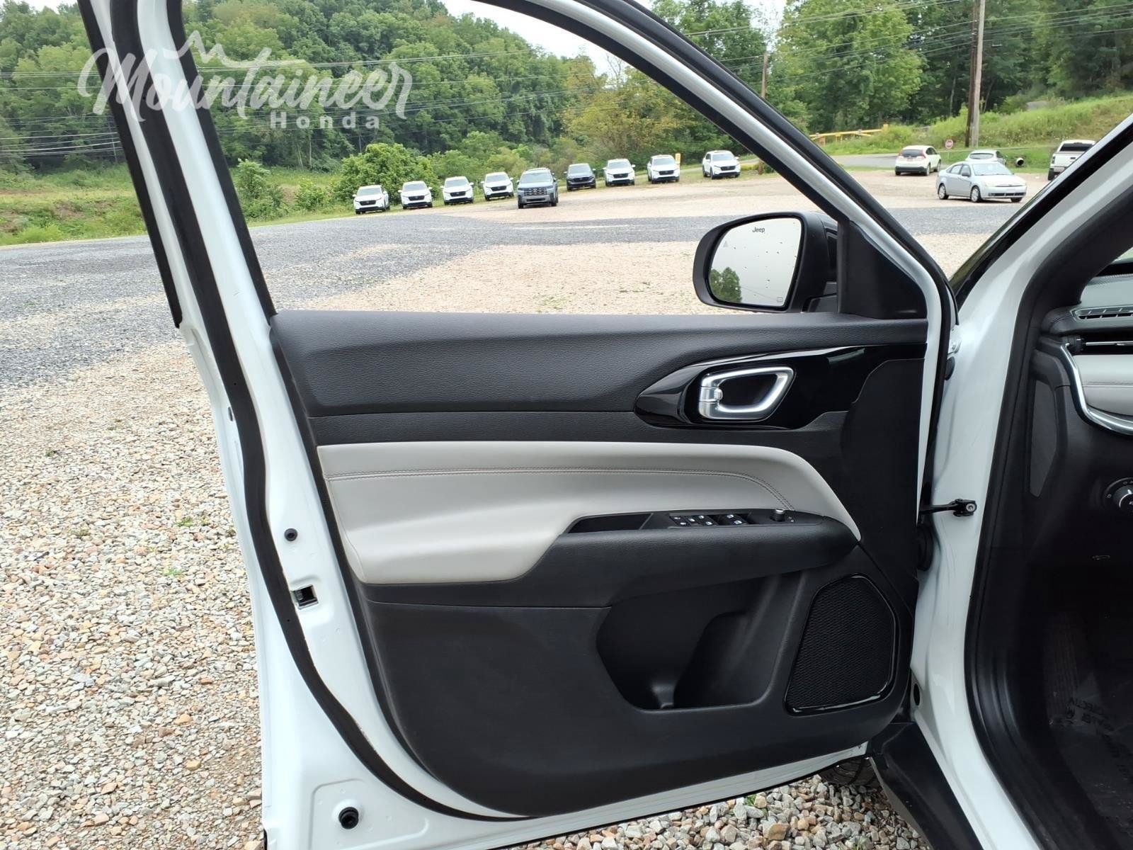 Used 2024 Jeep Compass Limited AWD/4WD image 9