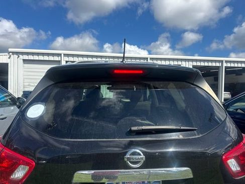Used 2018 Nissan Pathfinder SL w/ SL Premium Package FWD image 8
