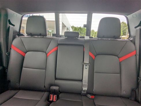 Certified 2025 Chevrolet Colorado Z71 w/ Z71 Convenience Package 2 image 28