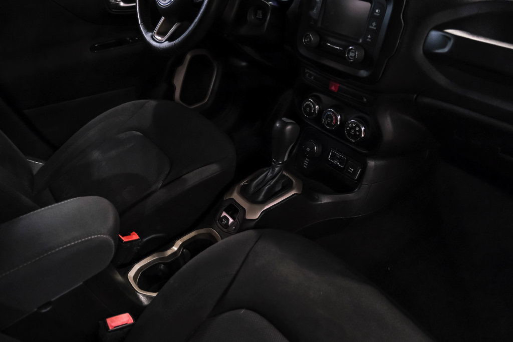 Used 2017 Jeep Renegade Latitude w/ Cold Weather Group AWD/4WD image 22