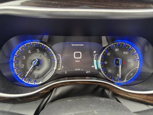 Used 2024 Chrysler Pacifica Limited image 20