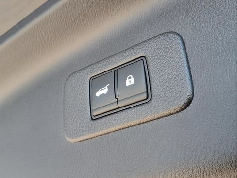 Used 2023 Nissan Armada Platinum w/ Captain's Chairs Package RWD image 30