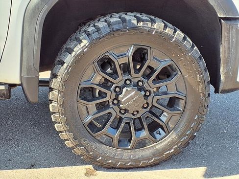 Used 2024 GMC Sierra 2500 Denali Ultimate image 9