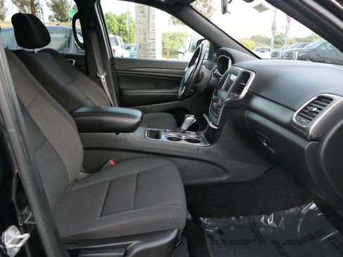 Used 2021 Jeep Grand Cherokee Laredo image 29