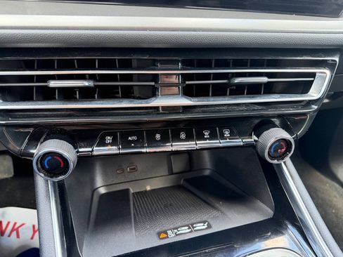 Used 2025 Chevrolet Traverse LT w/ Enhanced Driving Package FWD image 17