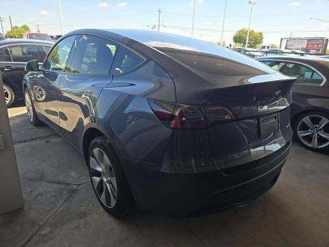 Used 2023 Tesla Model Y Long Range AWD/4WD image 3