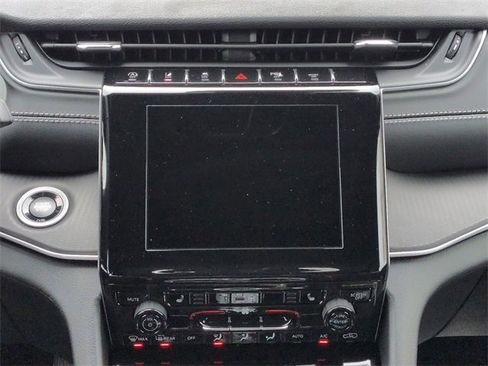 New 2025 Jeep Grand Cherokee Altitude image 16