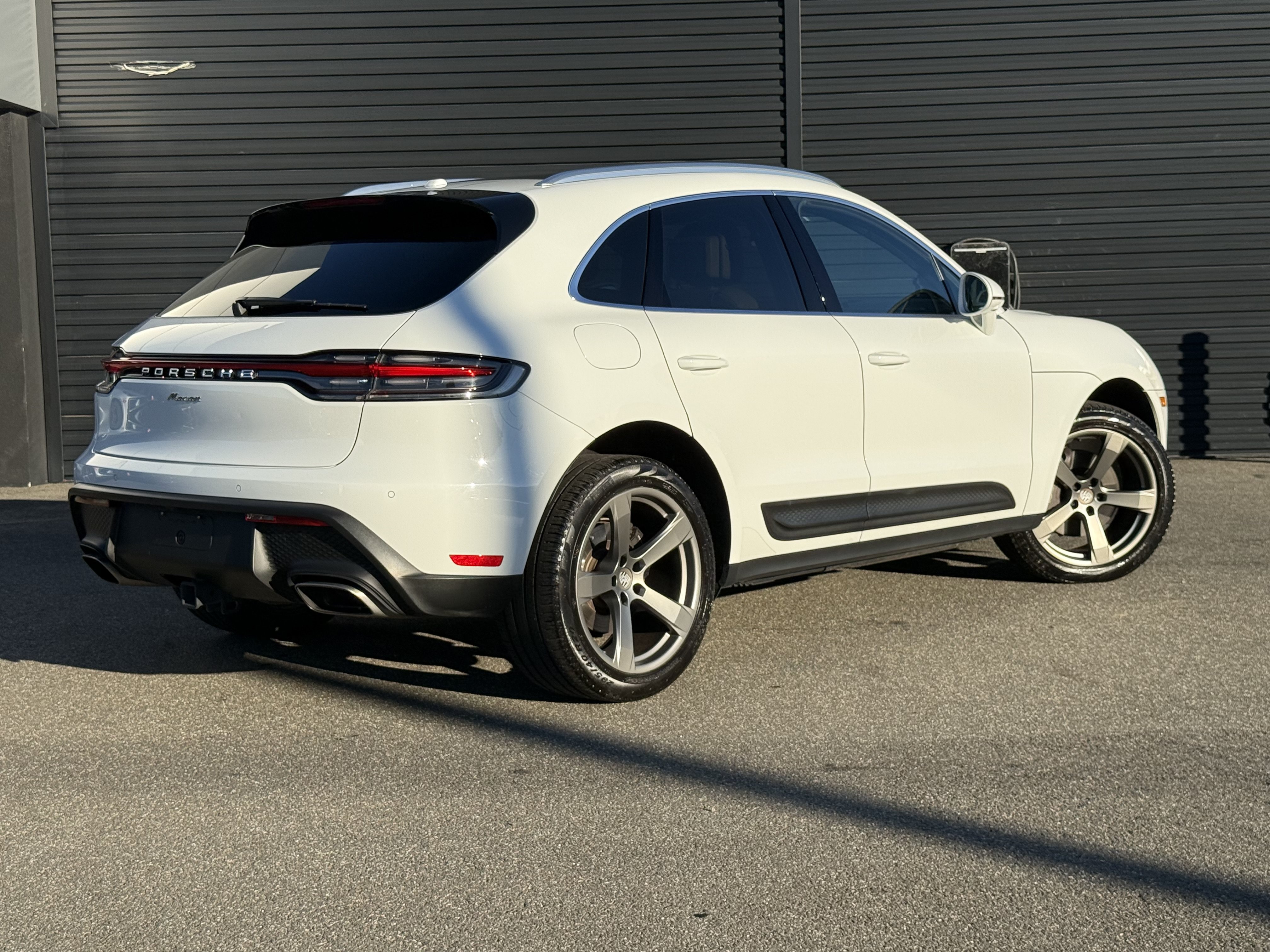 Certified 2023 Porsche Macan AWD/4WD image 9