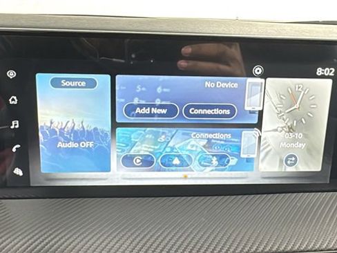 Used 2025 Nissan Kicks SR w/ Illumination Package image 24