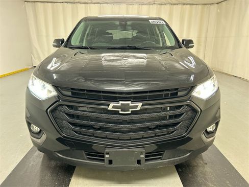Used 2021 Chevrolet Traverse LT w/ LPO, Blackout Package image 3