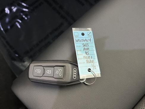 Used 2025 Audi Q5 Premium Plus w/ Premium Plus image 32