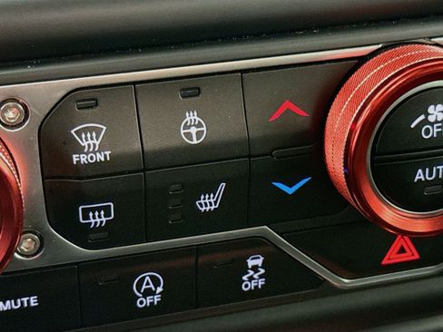 Used 2020 Jeep Wrangler Unlimited Sahara AWD/4WD image 21