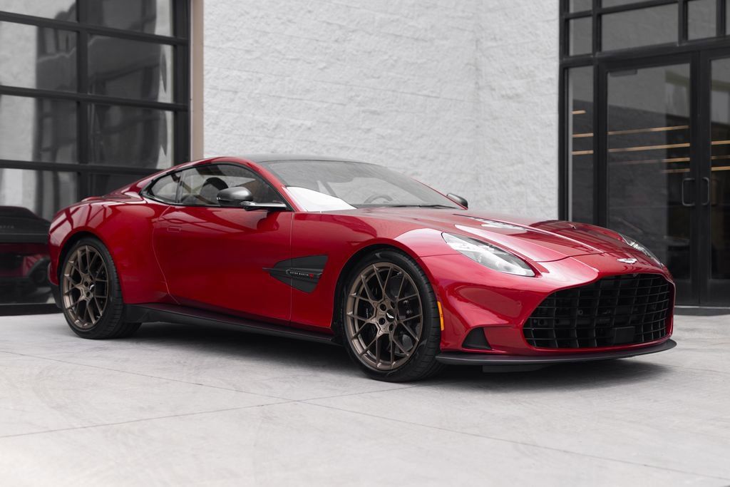 Used 2025 Aston Martin Vanquish RWD image 1