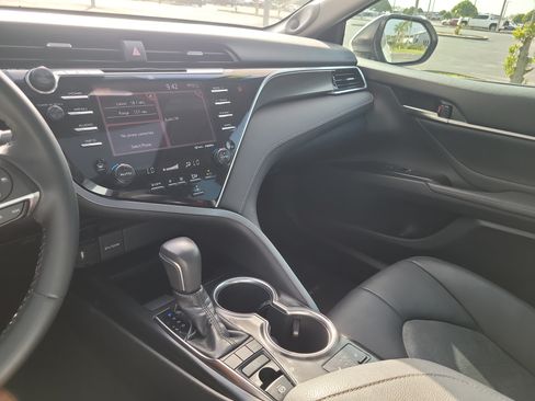 Used 2018 Toyota Camry XSE FWD image 21