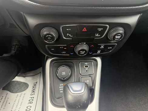 Used 2020 Jeep Compass Latitude AWD/4WD image 21