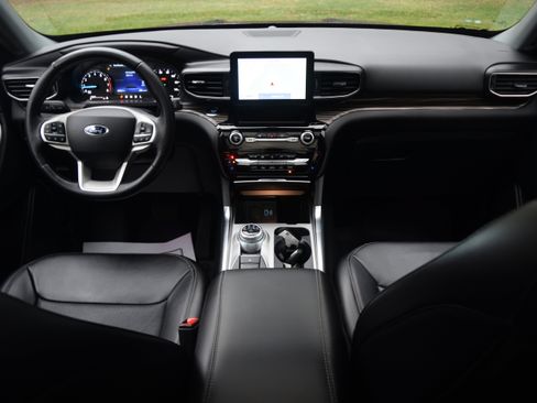 Used 2023 Ford Explorer Limited w/ Equipment Group 301A image 8