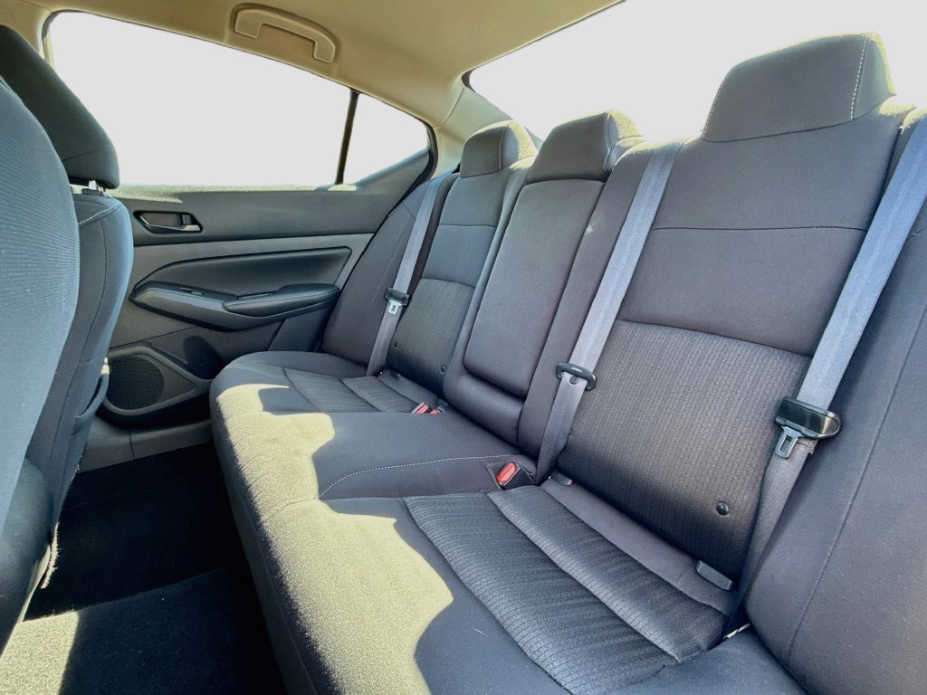Used 2025 Nissan Altima 2.5 SV FWD image 24