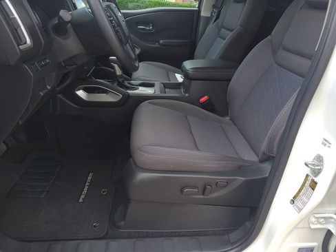 Certified 2025 Nissan Frontier SV RWD image 14