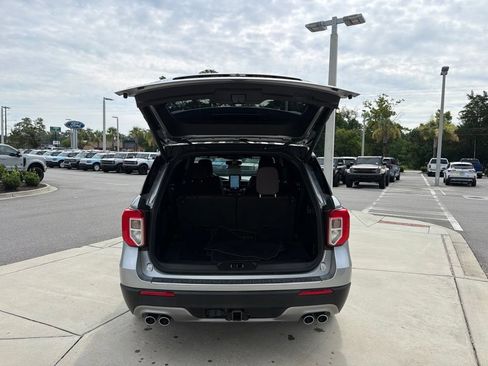 Certified 2022 Ford Explorer Platinum w/ Equipment Group 601A RWD image 7