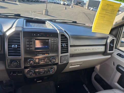 Used 2017 Ford F550 4x4 Regular Cab Super Duty image 13