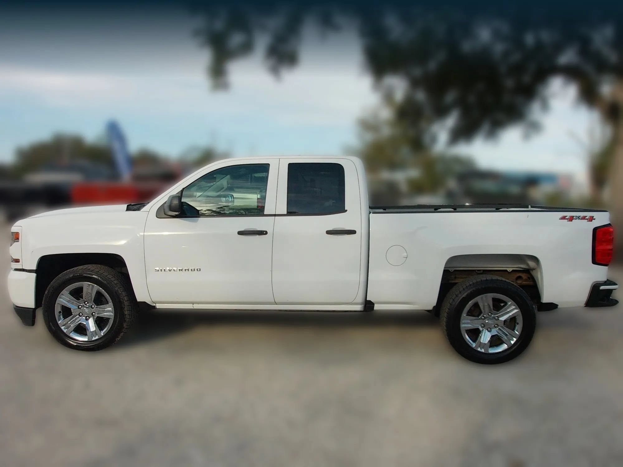 Used 2019 Chevrolet Silverado 1500 Custom w/ Custom Convenience Package AWD/4WD image 8