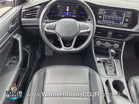 Used 2022 Volkswagen Jetta SE image 4